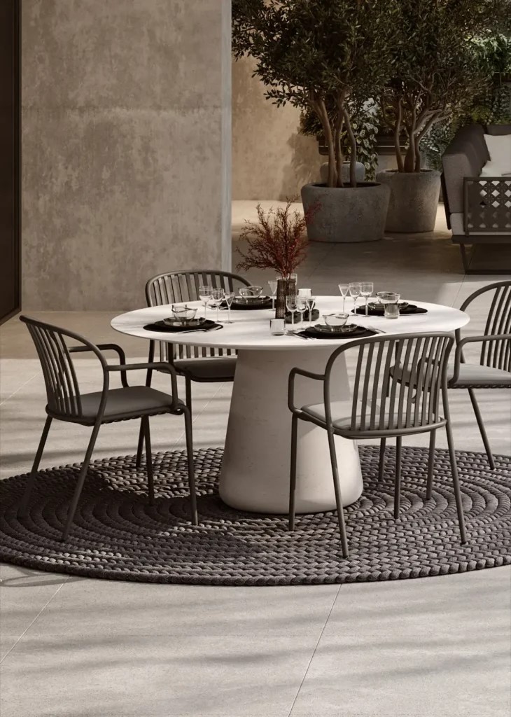 solpuri queen Dining Table